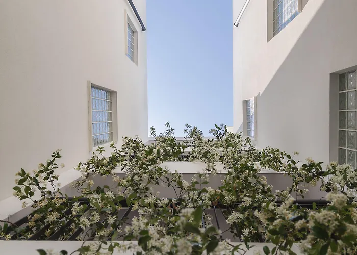 Ξενοδοχείο με διαμερίσματα Alinea Urban Saripolou Square 4*